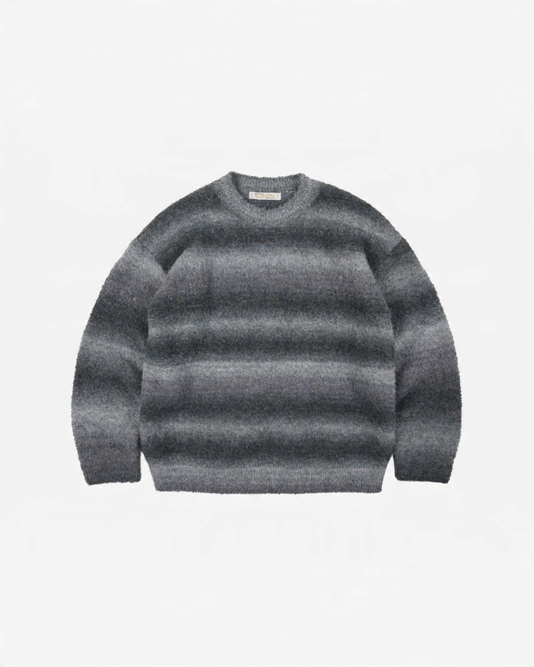Pull Merci Paris Frizmworks en maille bouclée grise à rayures dégradées, coupe décontractée et texture moelleuse.