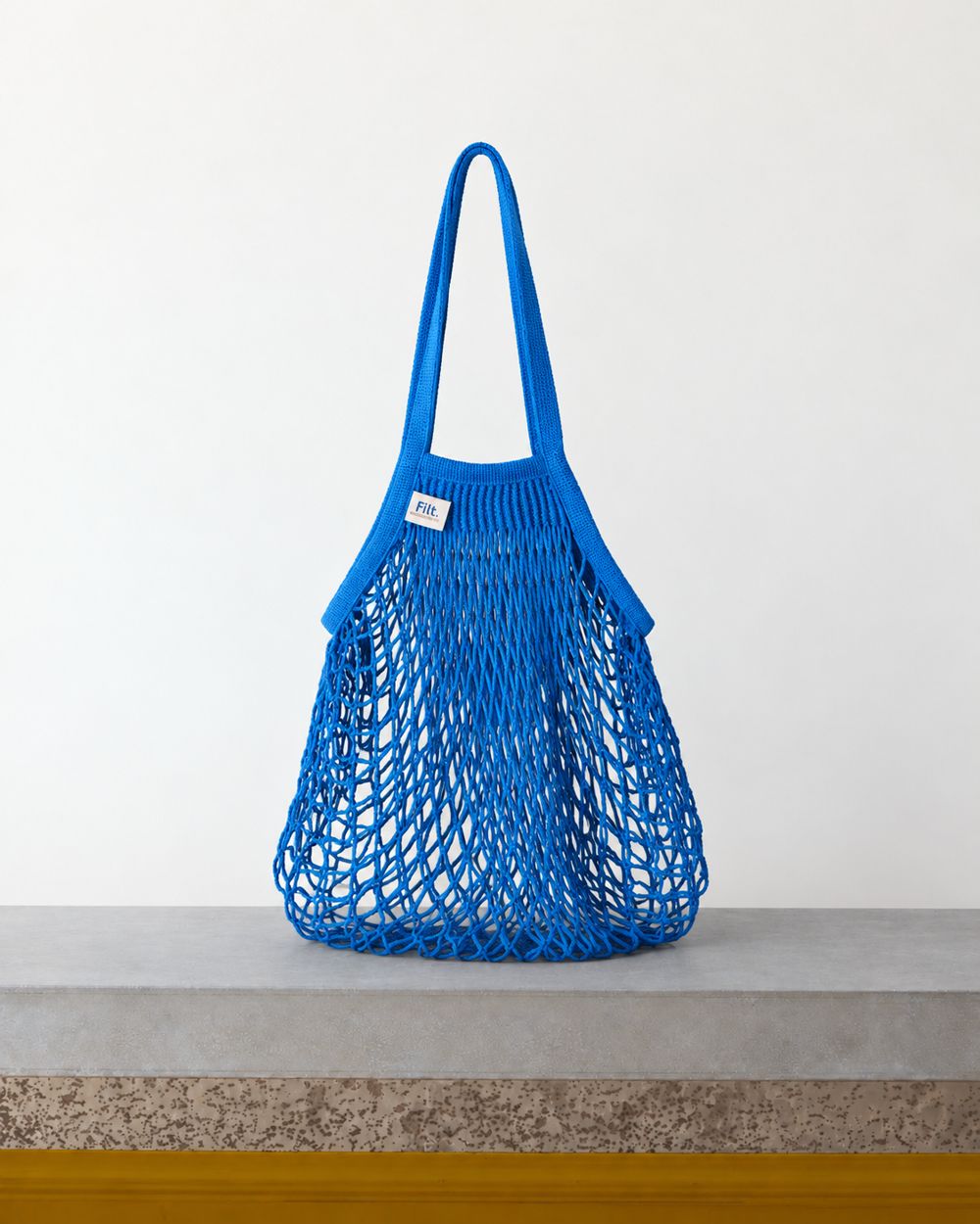 Filt - Filet À Provisions À Grandes Anses - Bleu Matisse – Vue sur banc