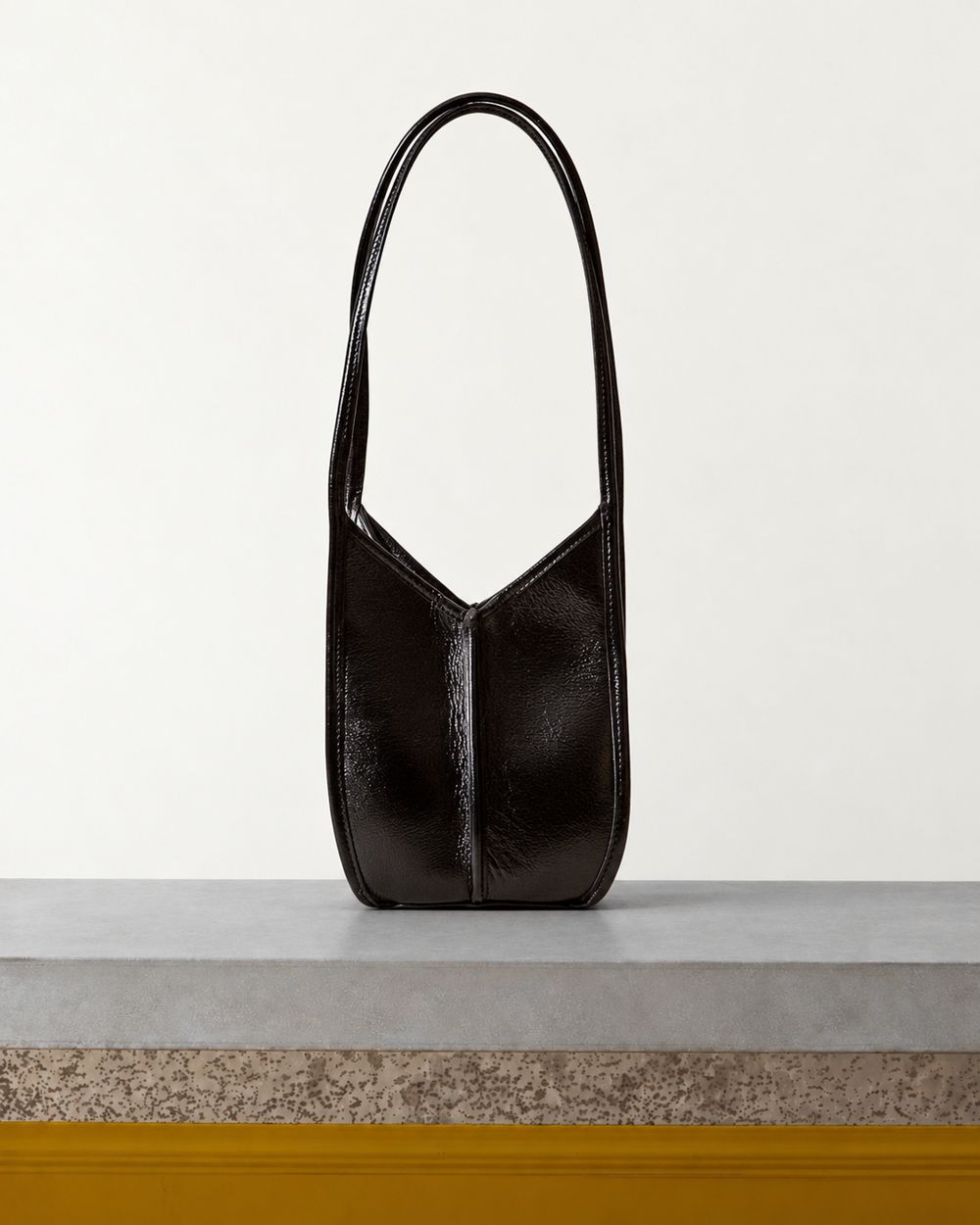 Hereu - Sac Seau Calella En Cuir - Noir – Vue sur banc