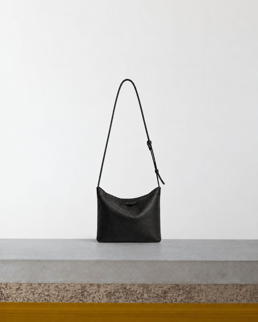 Maeden - Sac Moore - Noir – Vue sur banc