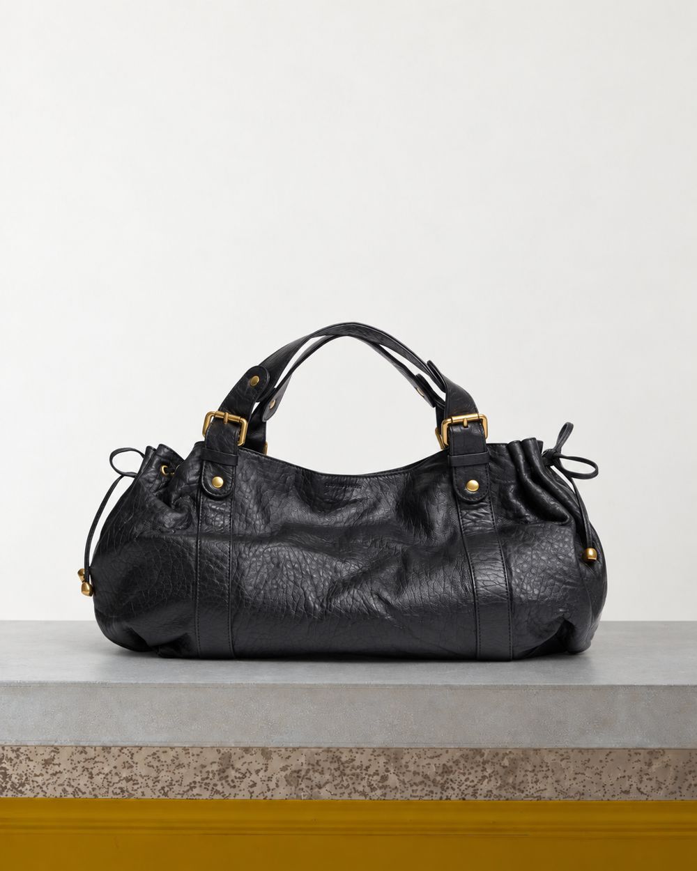Gerard Darel - Sac À Main En Cuir Bubble 24H - Noir – Vue sur banc