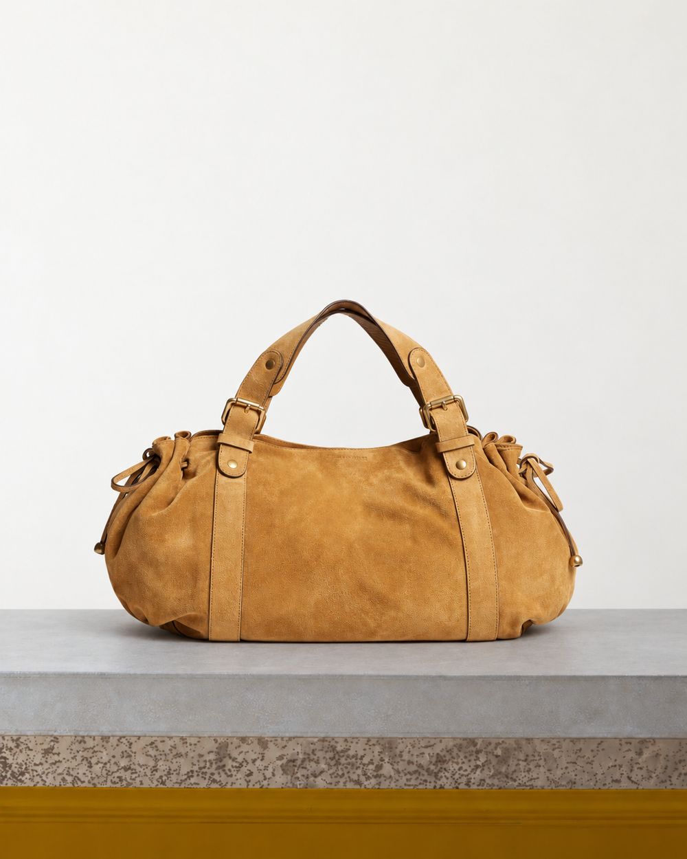 Gerard Darel - Sac À Main En Cuir Velours 24H Folk - Blé – Vue sur banc