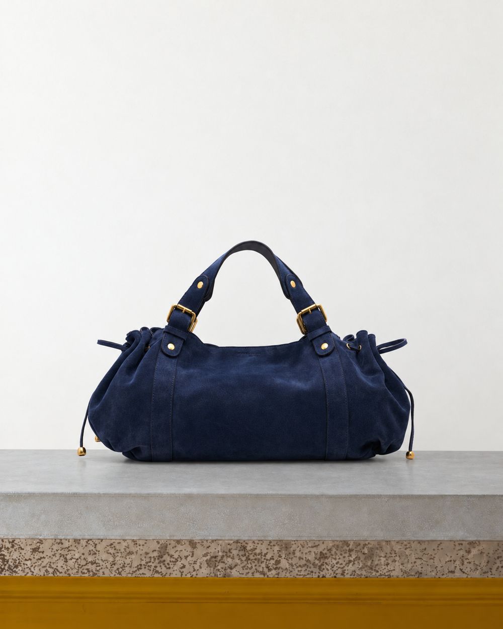 Gerard Darel - Sac À Main En Cuir Velours 24H Folk - Encre – Vue sur banc