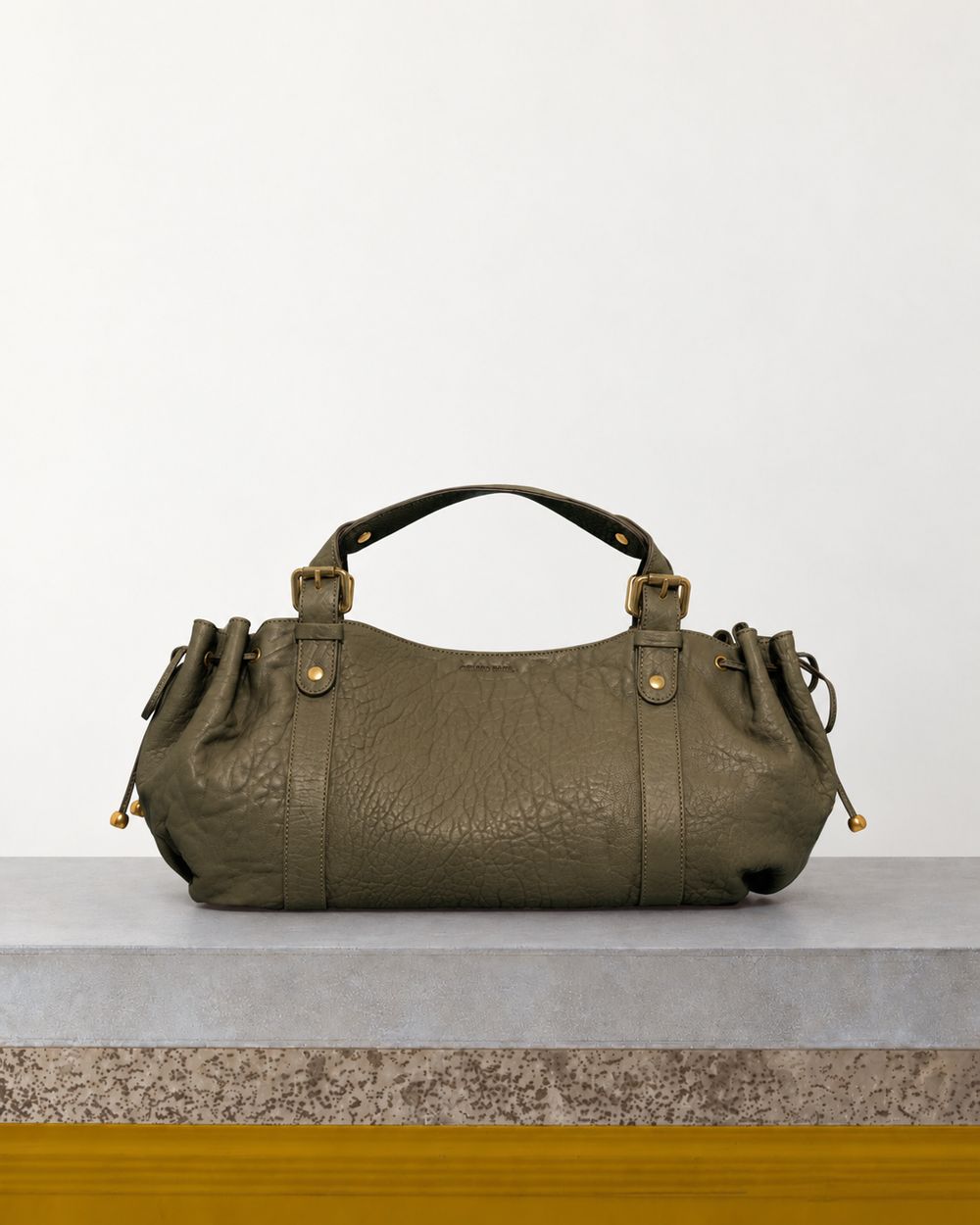 Gerard Darel - Sac À Main En Cuir Bubble 24H - Kaki – Vue sur banc