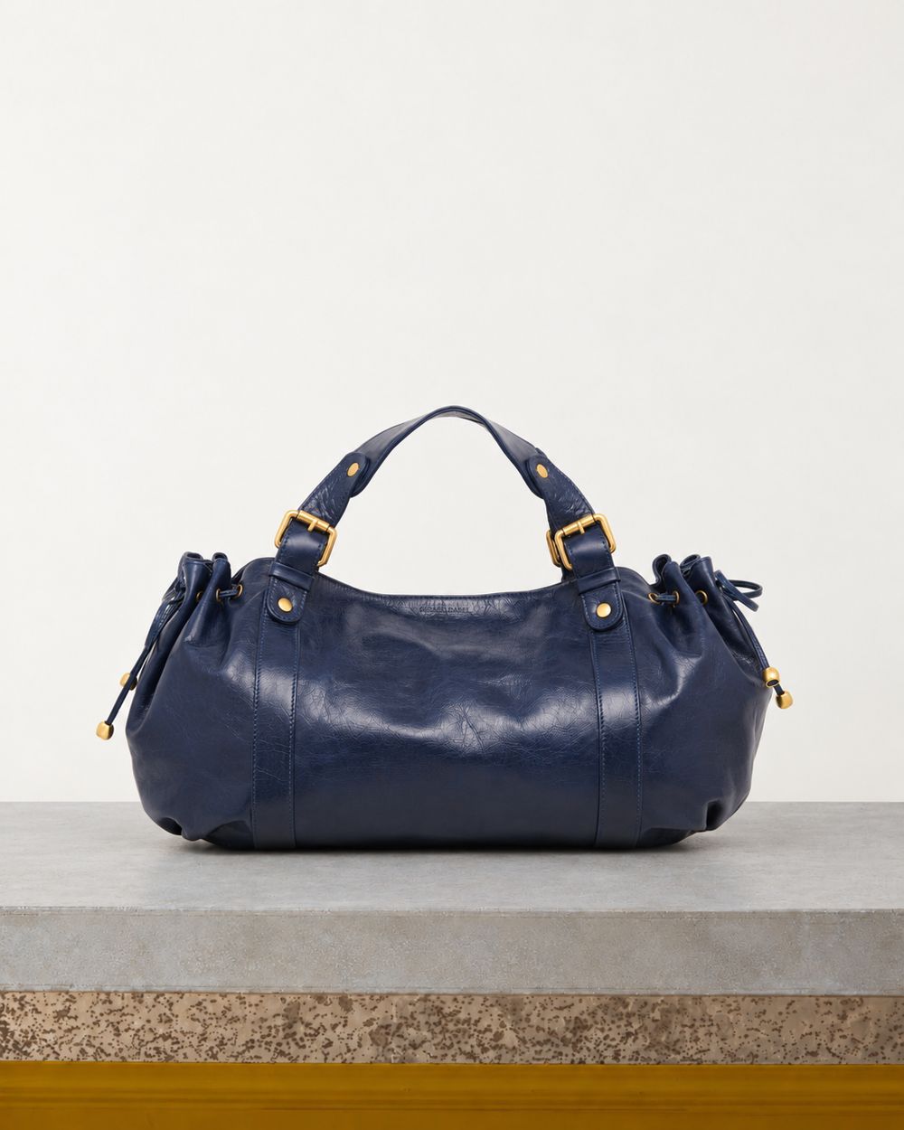 Gerard Darel - Sac À Main En Cuir Effet Froissé 24H - Jean – Vue sur banc