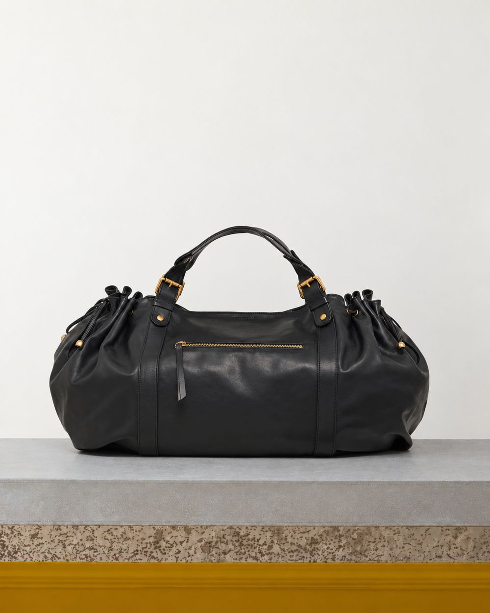 Gerard Darel - Sac De Voyage En Cuir 72H - Noir – Vue sur banc