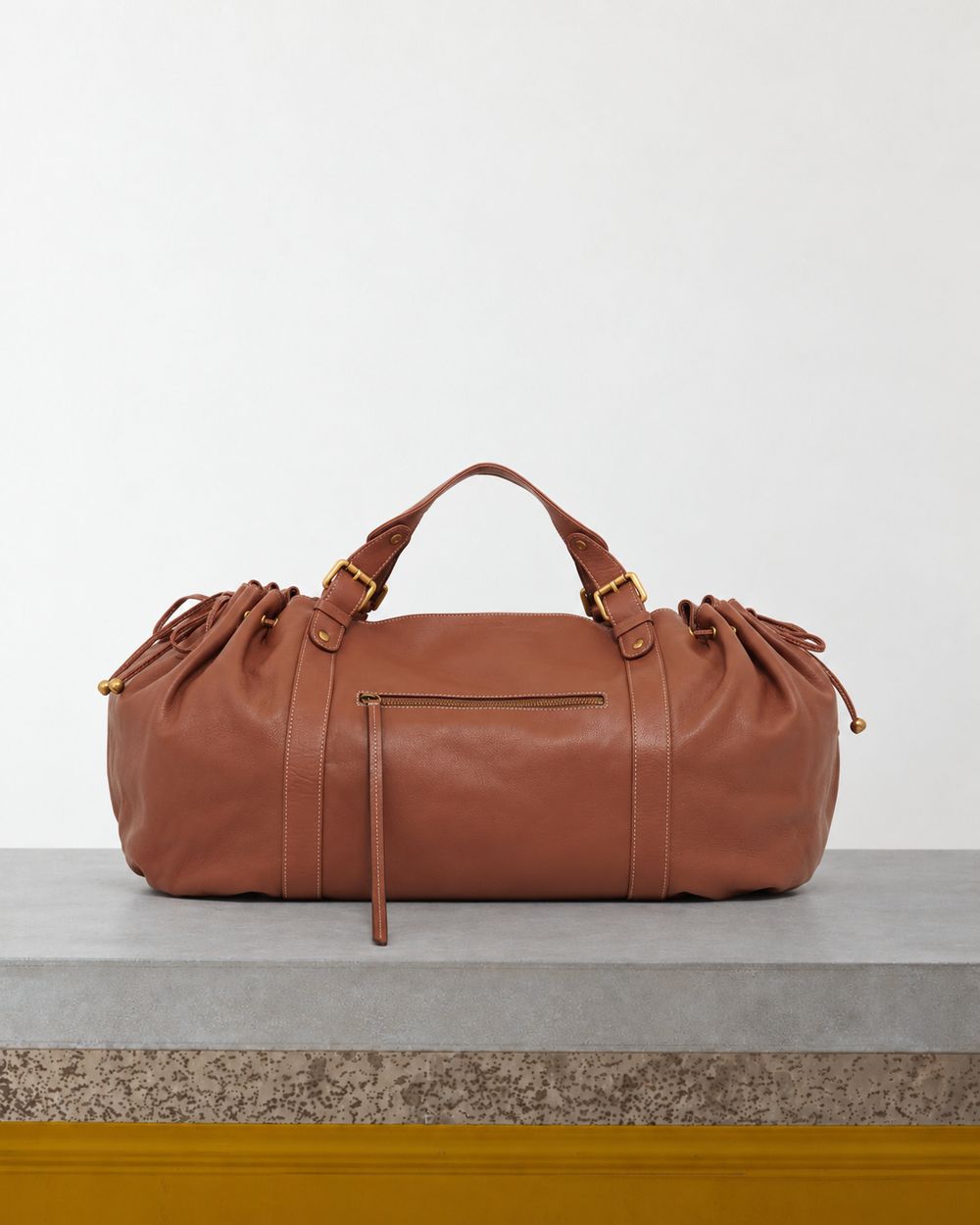 Gerard Darel - Sac De Voyage En Cuir 72H - Marron – Vue sur banc