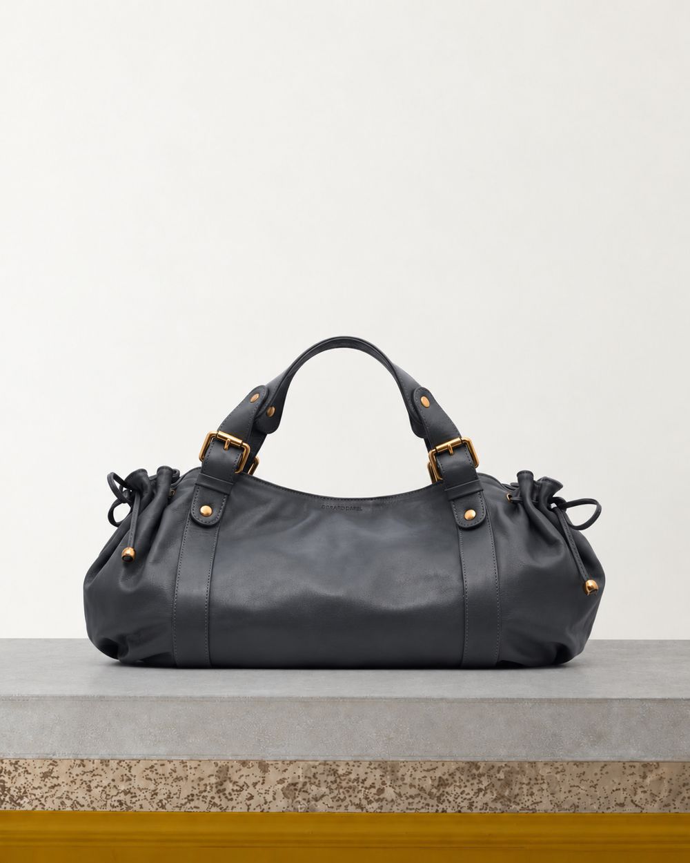 Gerard Darel - Sac À Main En Cuir 24H - Chardon – Vue sur banc