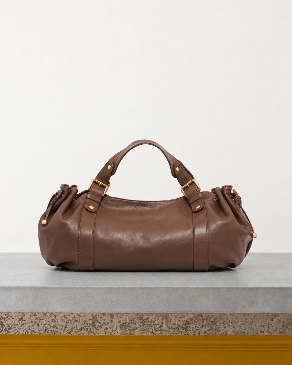 Gerard Darel - Sac Icones 24H - Taupe – Vue sur banc