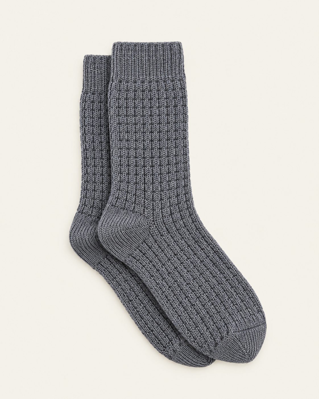 Howlin' - Chaussettes Fuzzy Waffle - Gris — paire en packshot sur fond écru