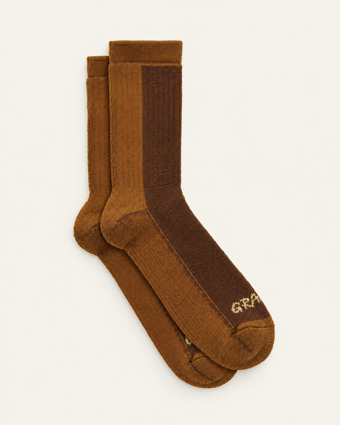 Gramicci - Chaussettes Laine Merinos  - Moutarde — paire en packshot sur fond écru
