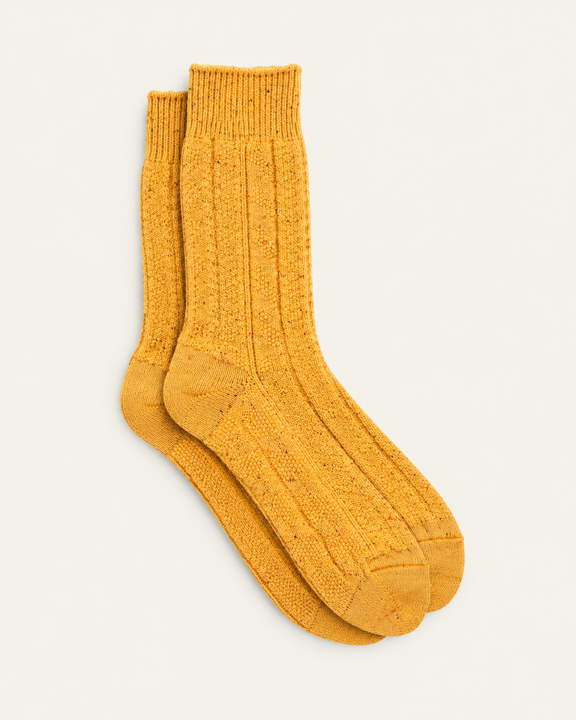 Beams Plus - Chaussettes Torsadées - Moutarde — paire en packshot sur fond écru