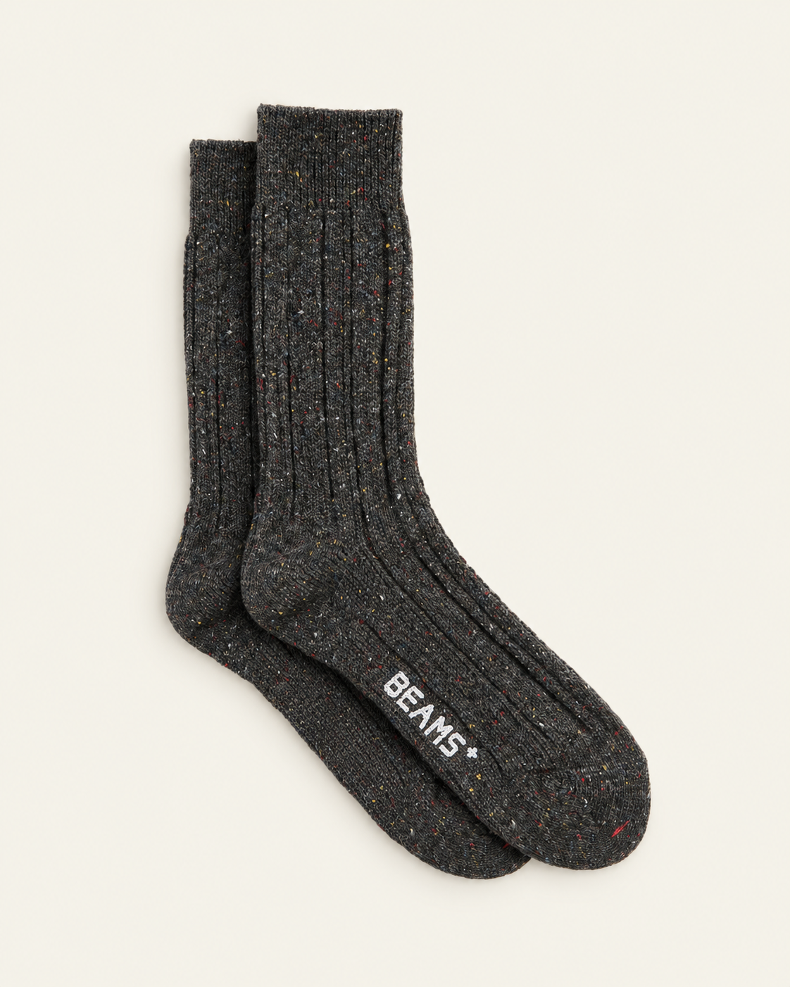 Beams Plus - Chaussettes Torsadées - Gris — paire en packshot sur fond écru