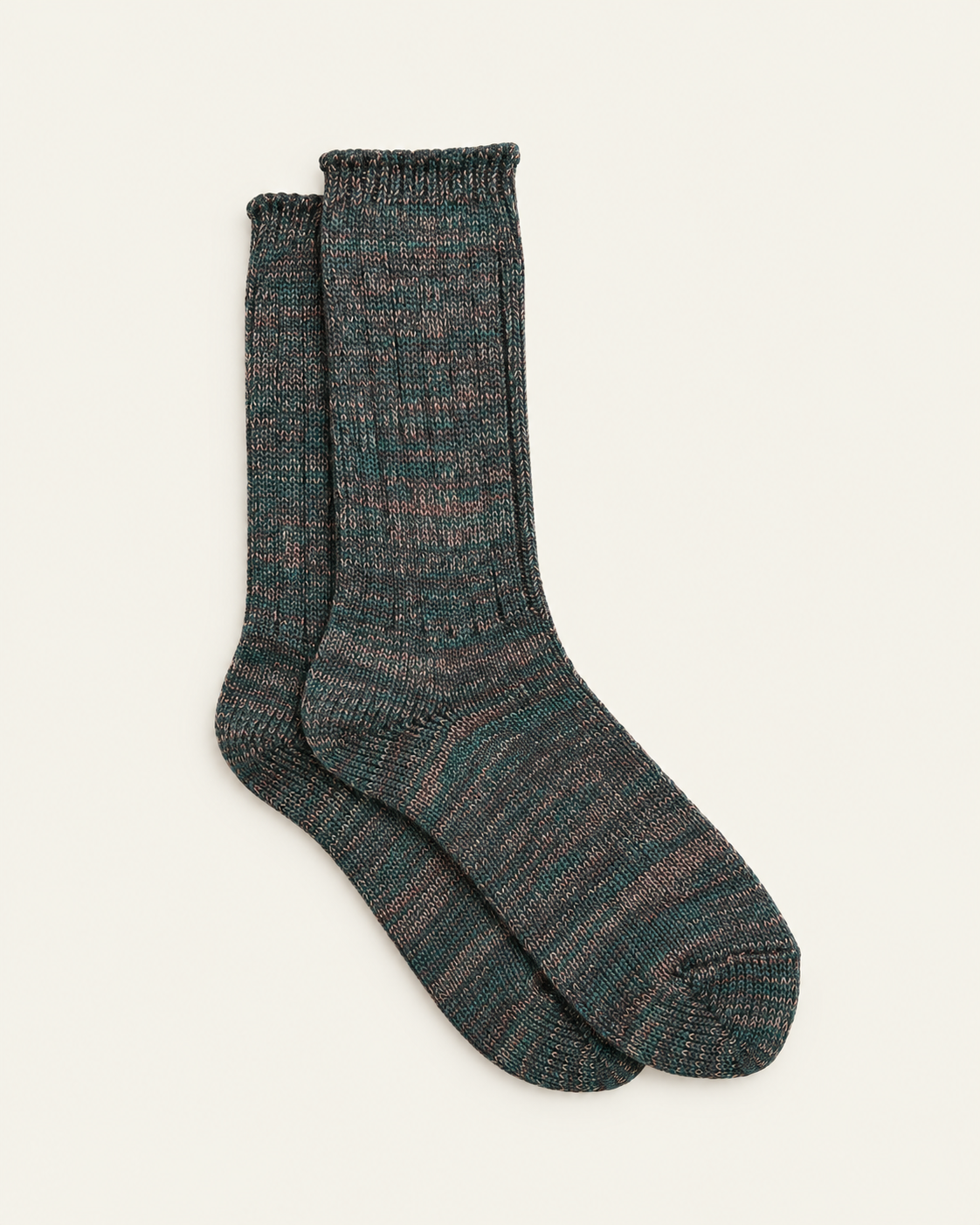 Anonymous ISM - Chaussettes 5 Color Mix Crew - Vert — paire en packshot sur fond écru