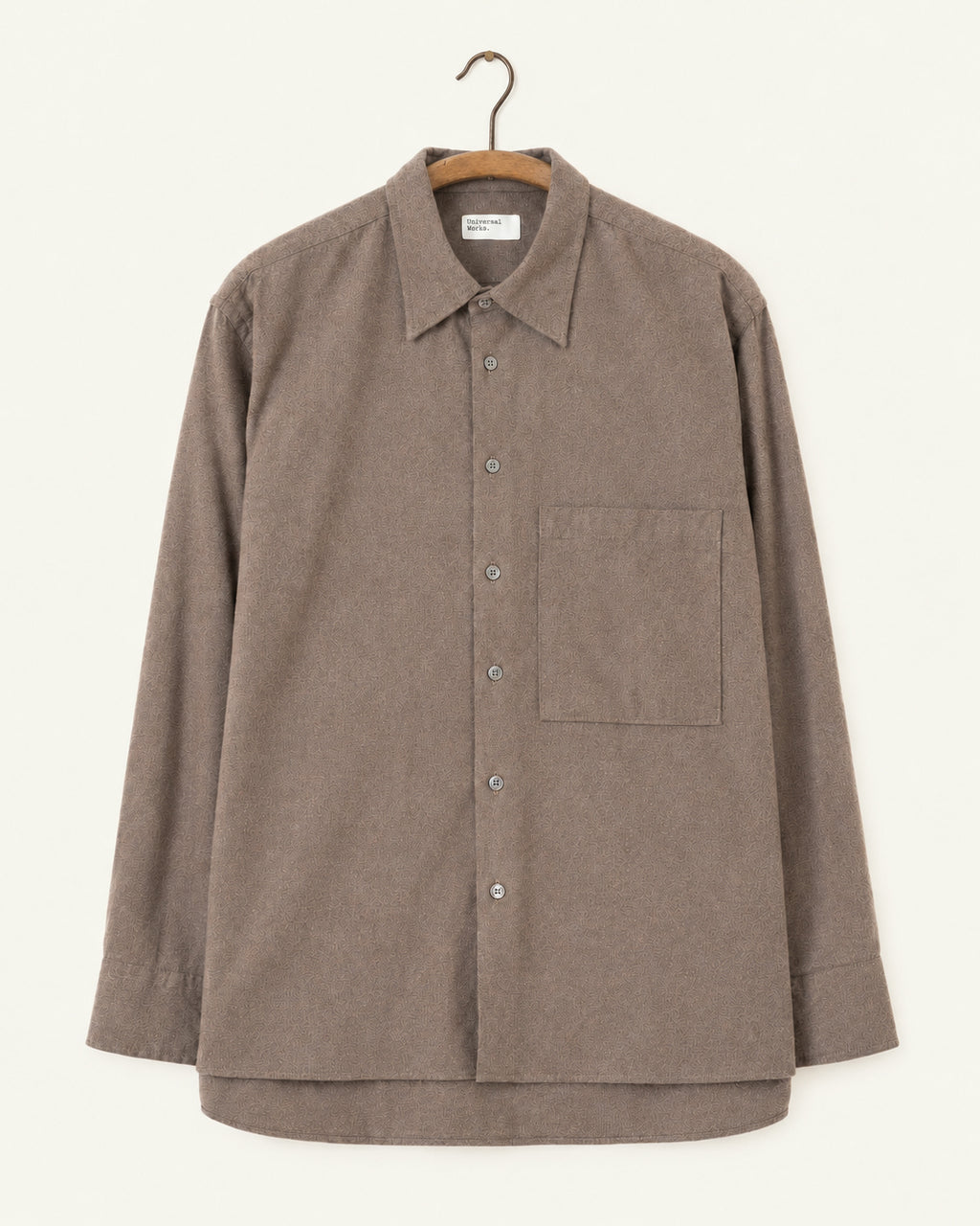 Universal Works - Chemise Square Pocket - Marron, vue de face sur cintre
