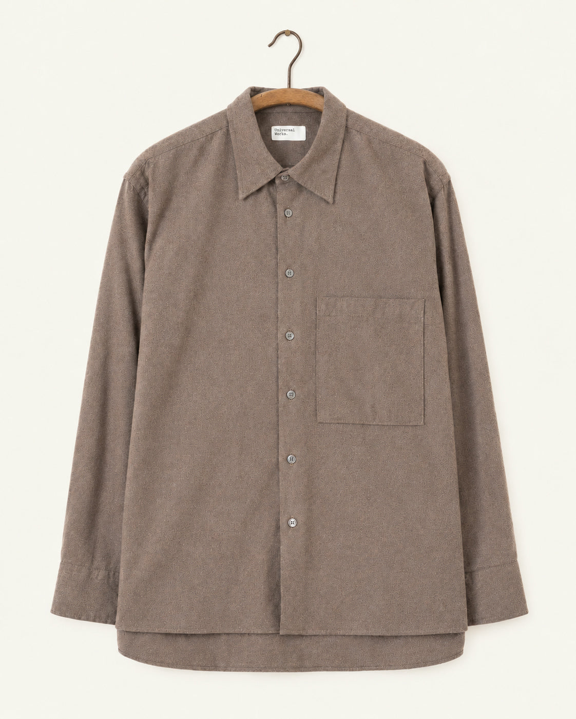 Universal Works - Chemise Square Pocket - Marron, vue de face sur cintre