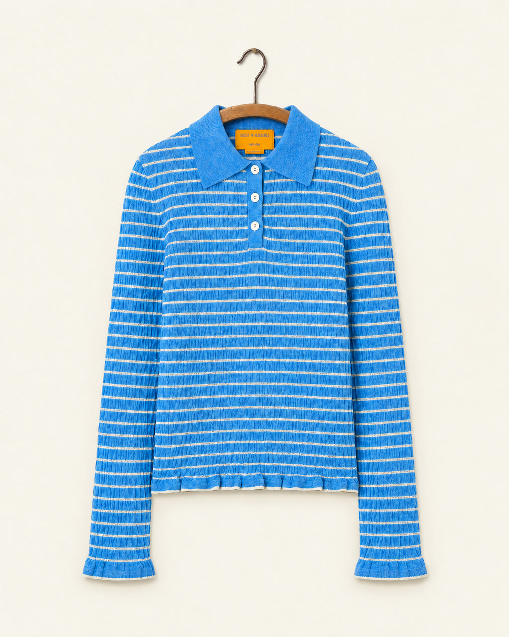 Guest In Residence - Polo Smocked Shrunken - Delft Blue & Cream, vue de face sur cintre