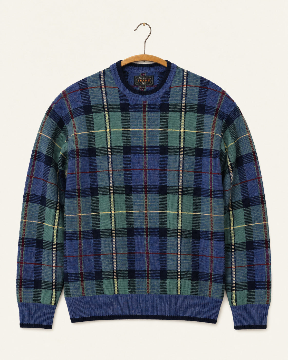Beams Plus - Pull Tartan Col Rond - Bleu, vue de face sur cintre