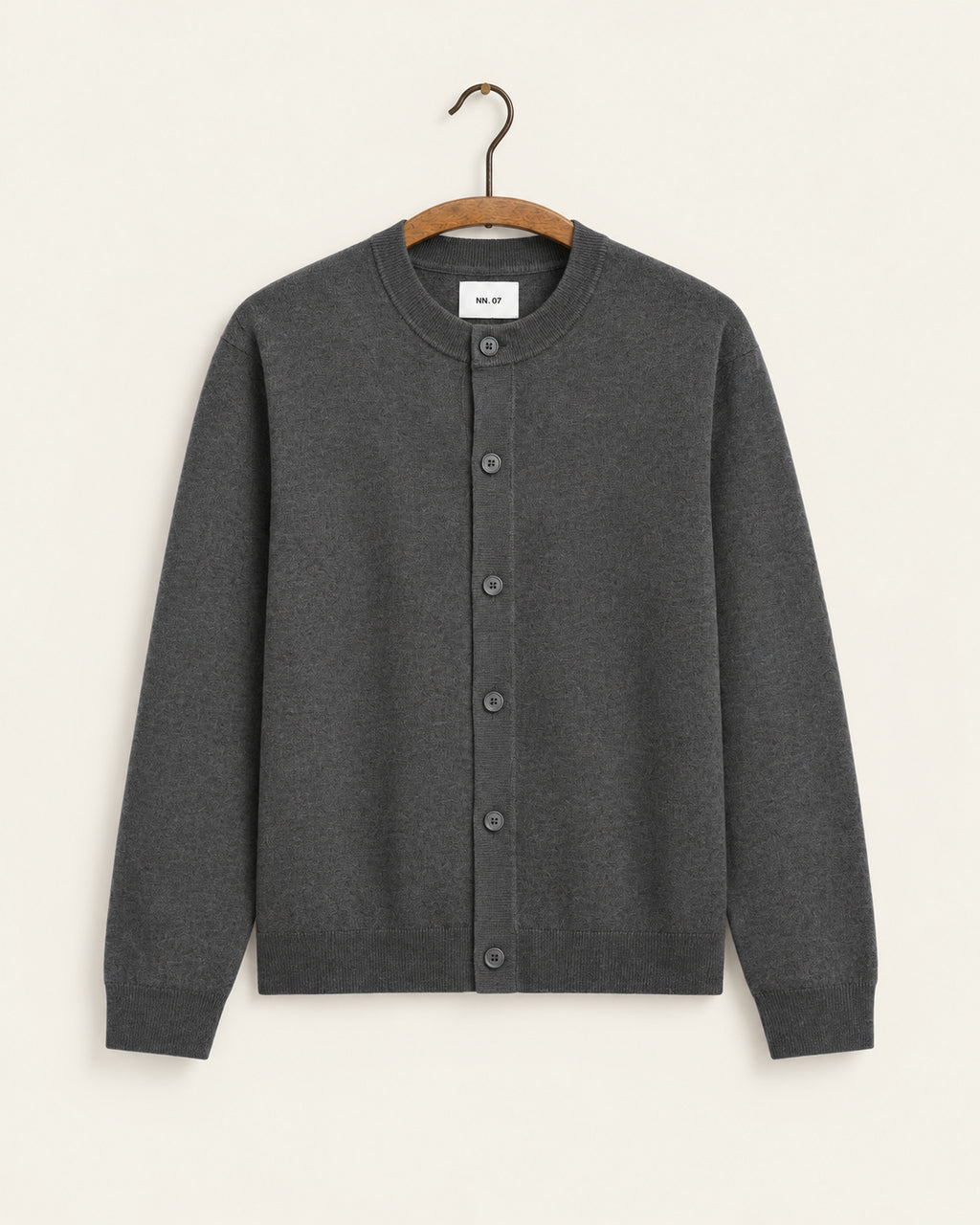 NN.07 - Cardigan Jasper - Gris, vue de face sur cintre
