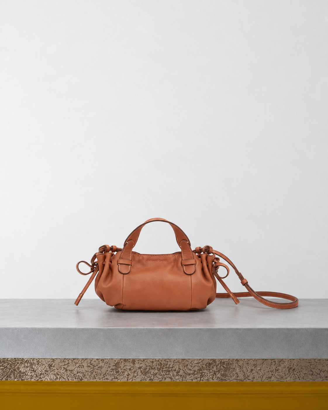 Merci x Gerard Darel - Sac Micro 24 - Marron sur le banc