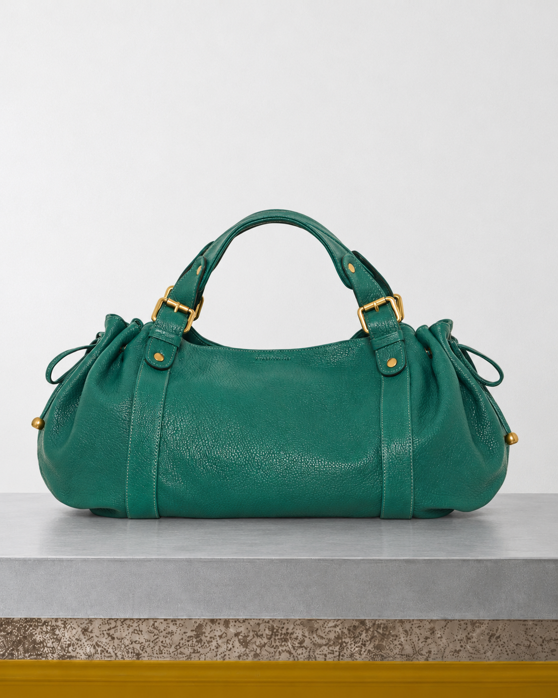 Merci x Gerard Darel - Sac À Main En Cuir De Chèvre 24H - Vert sur le banc