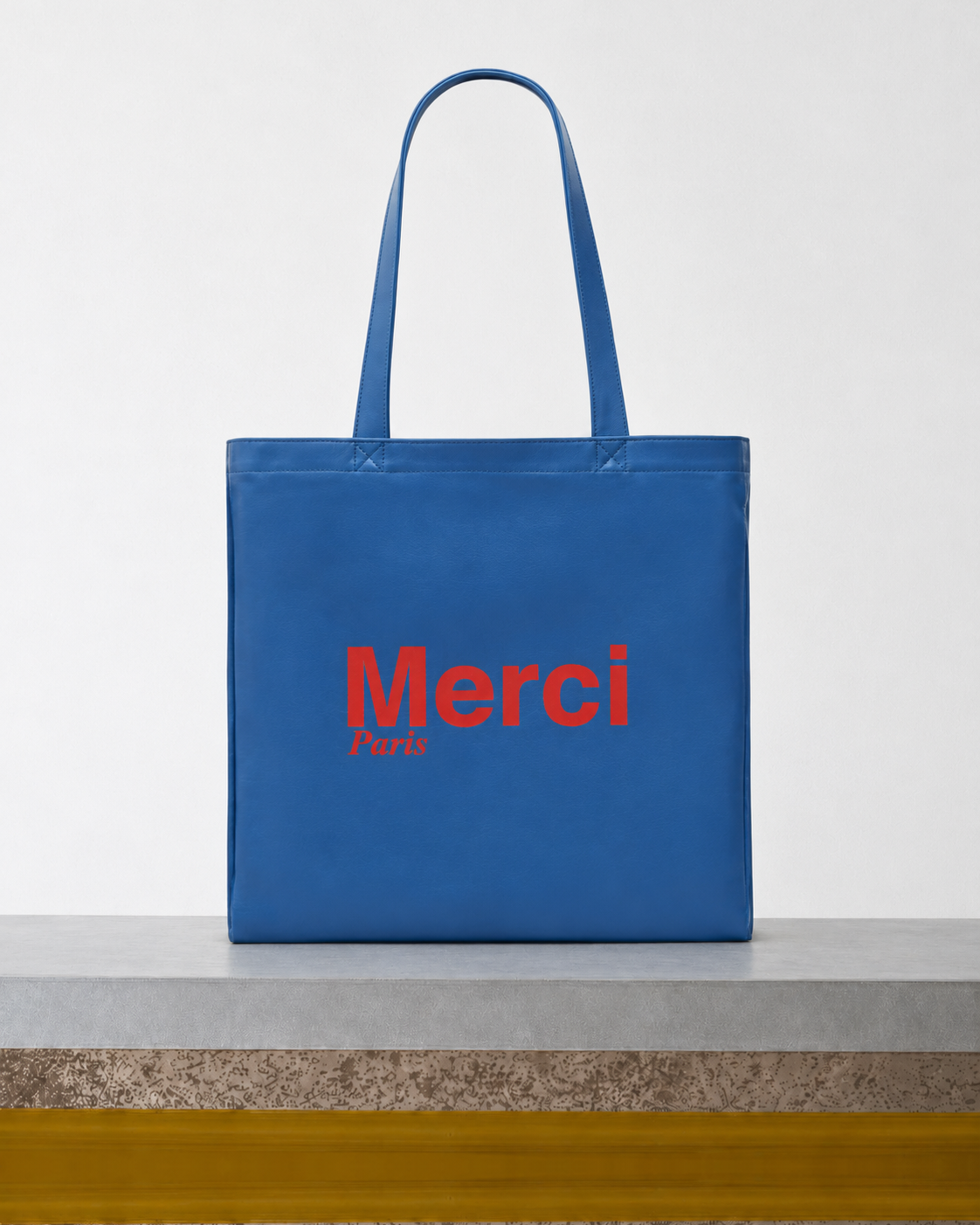 Merci x Gerard Darel - Totebag En Cuir - Bleu sur le banc