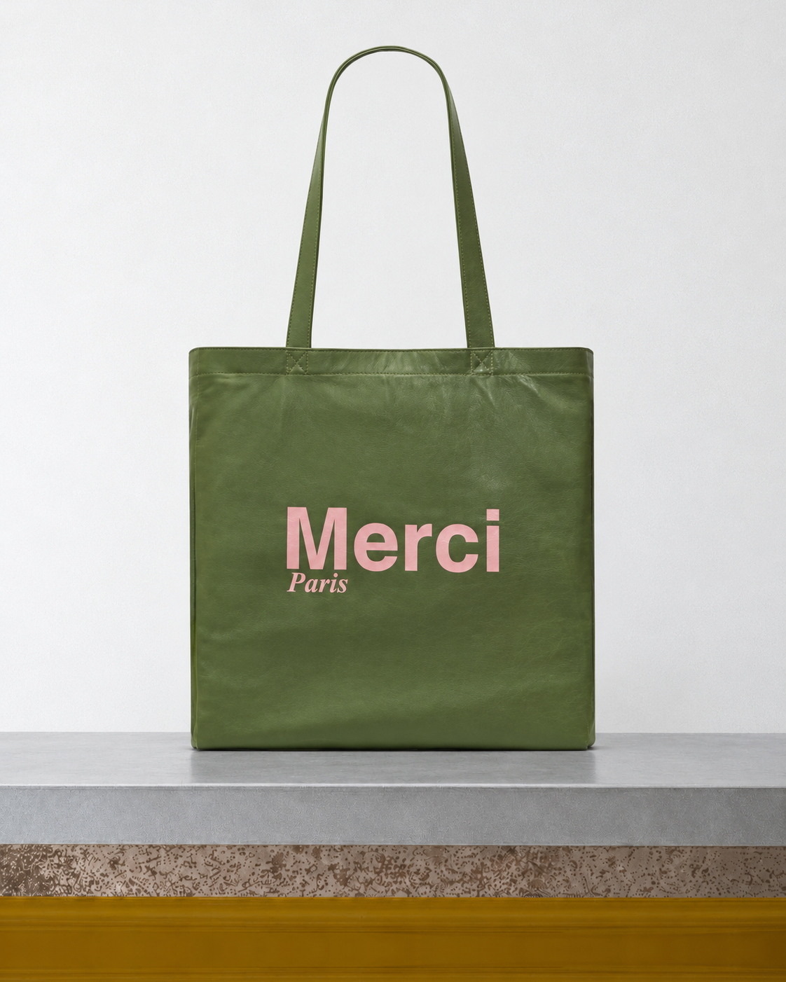 Merci x Gerard Darel - Totebag En Cuir - Vert sur le banc