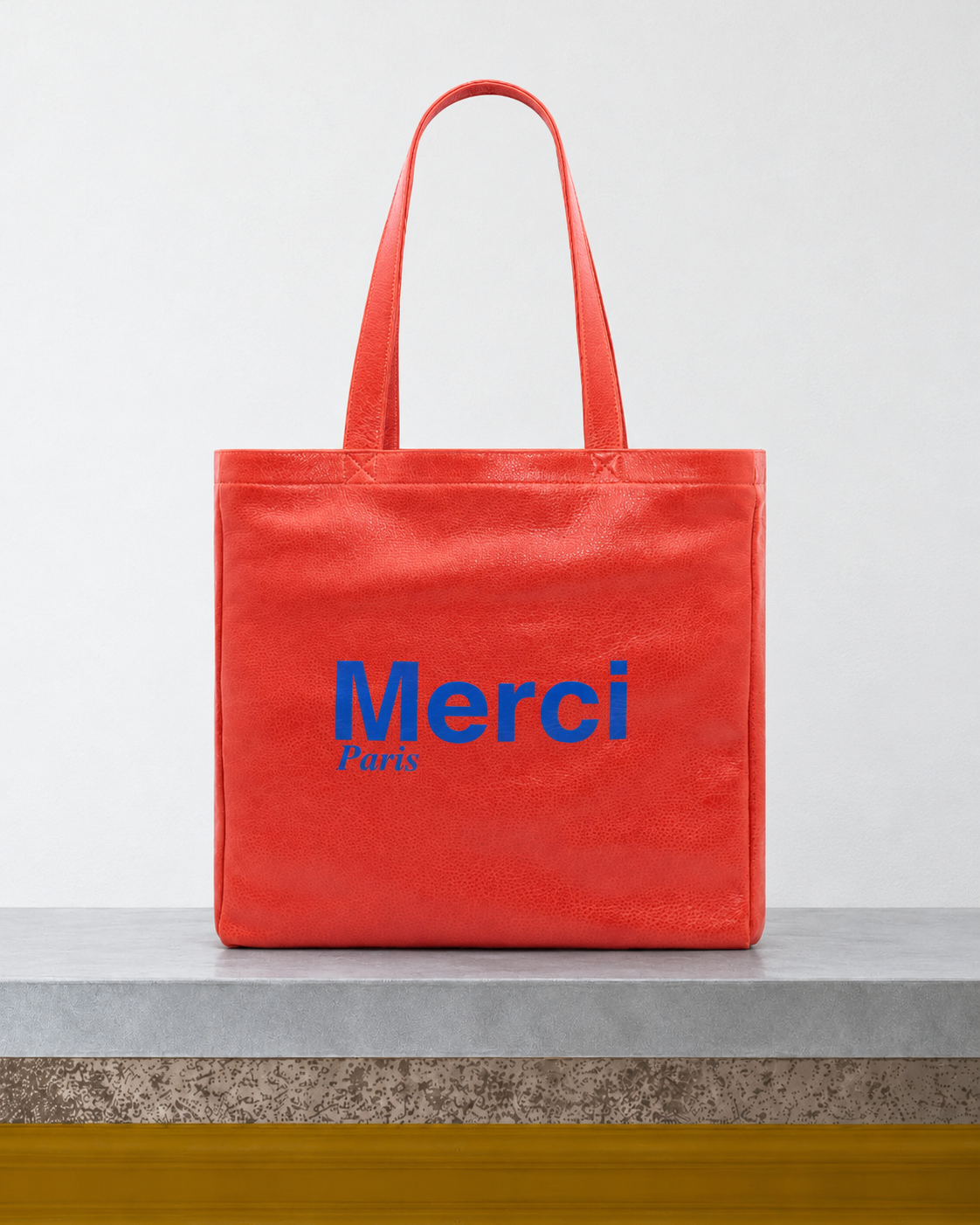 Merci x Gerard Darel - Totebag En Cuir - Rouge sur le banc