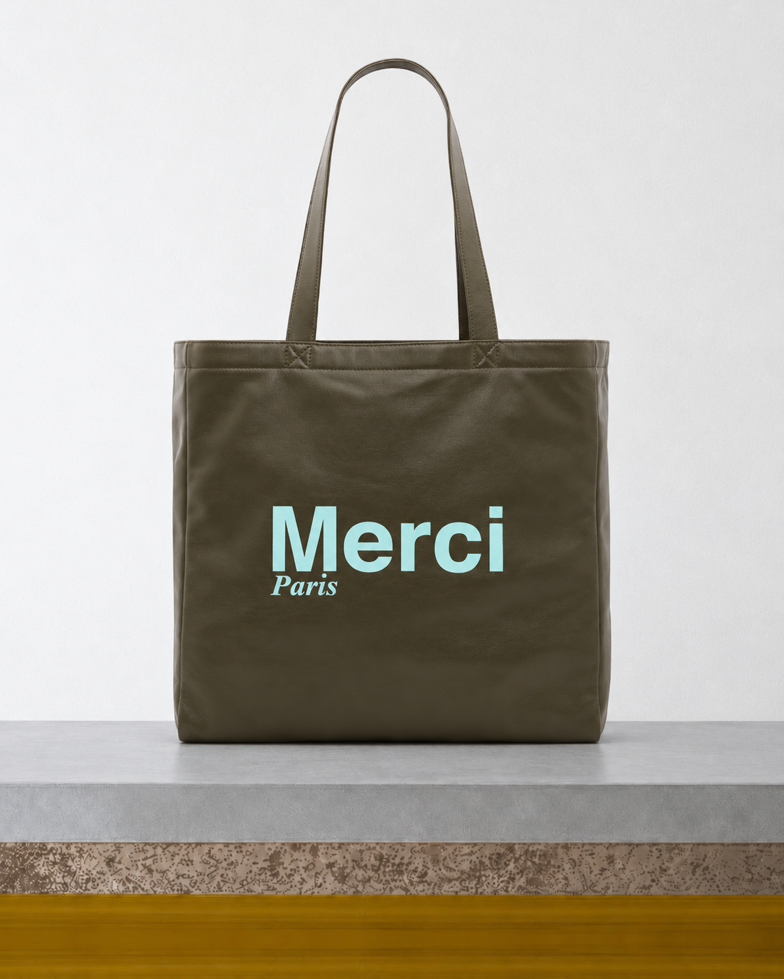 Merci x Gerard Darel - Totebag En Cuir - Kaki sur le banc