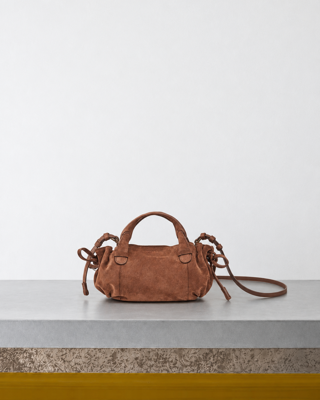 Merci x Gerard Darel - Sac Micro 24 - Chocolat sur le banc