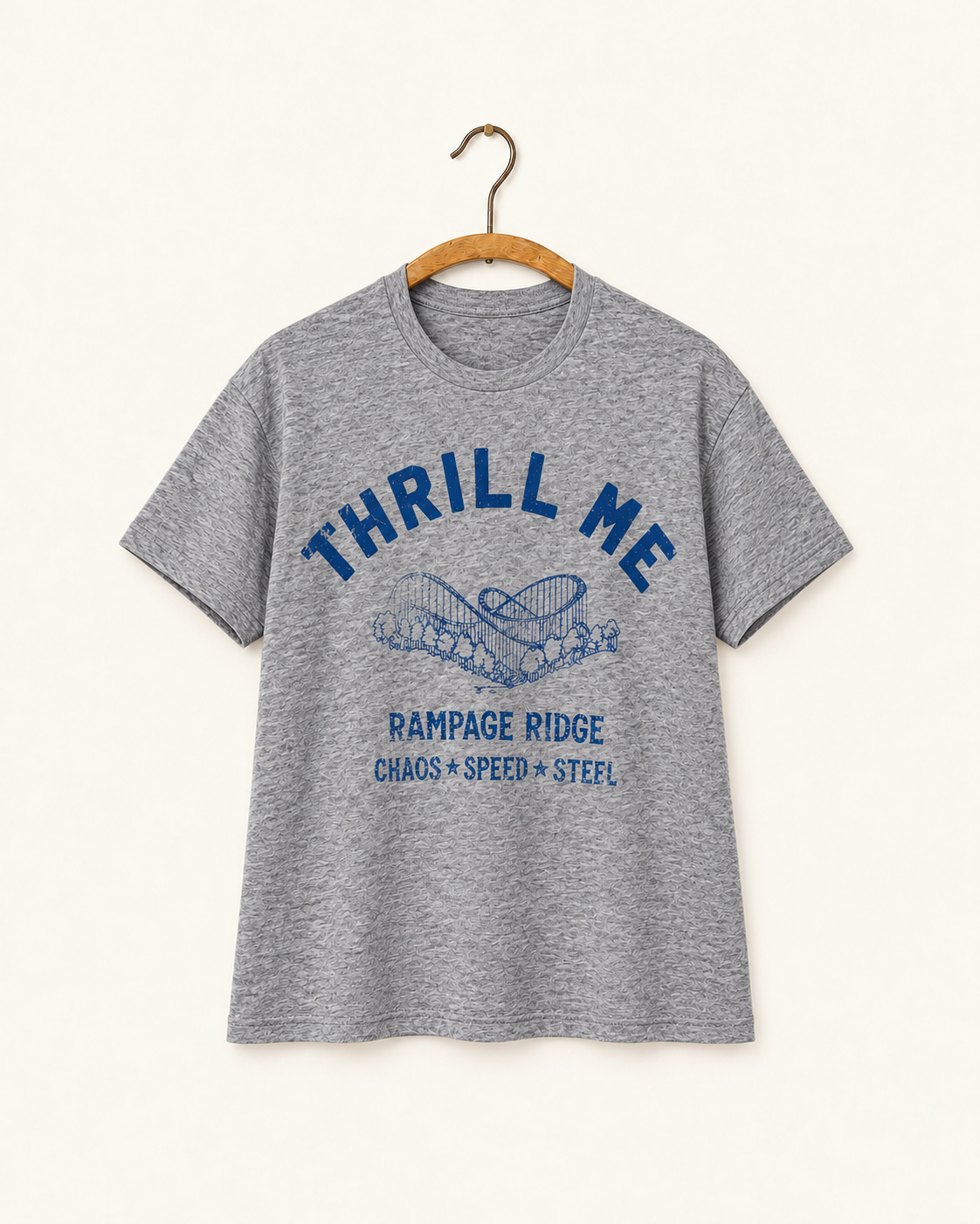 Mother - T-shirt The Boxy Goodie Thrill Me gris chiné sur cintre en bois