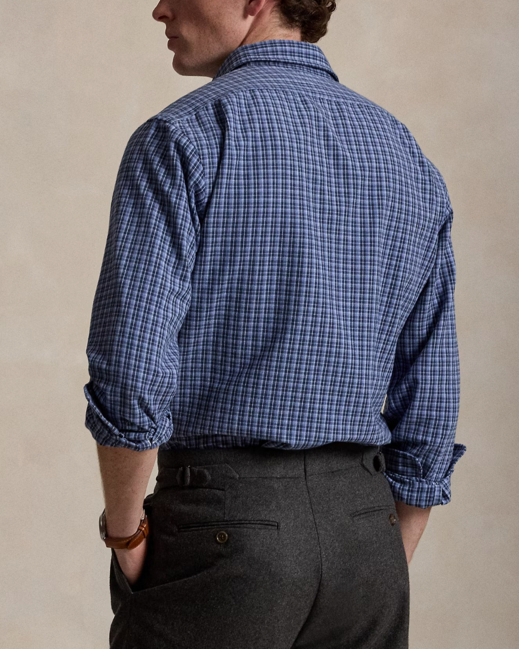 Homme portant une chemise Oxford Merci Paris Ralph Lauren en coton bleu à motif écossais, vue de dos
