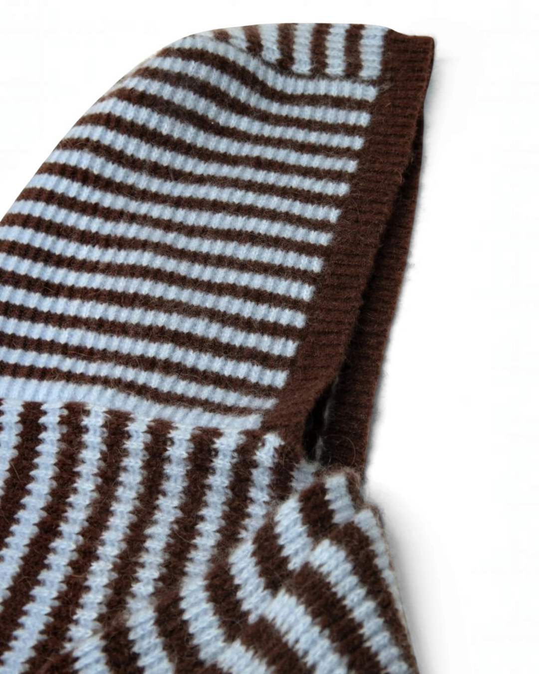 Capuche à nouer Merci Paris Damson Madder en maille duveteuse rayée bleu et chocolat