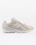 Baskets Merci Paris New Balance 204L couleur Sea Salt en daim et cuir avec logo N et détails rouges