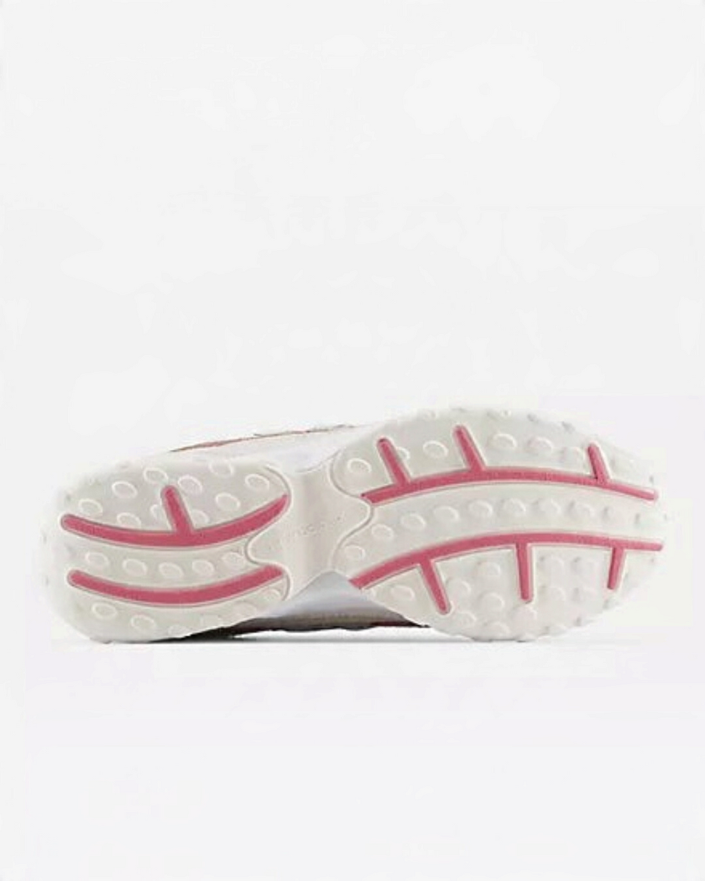Semelle extérieure blanche et rose des baskets Merci Paris New Balance 204L avec motif cranté distinctif
