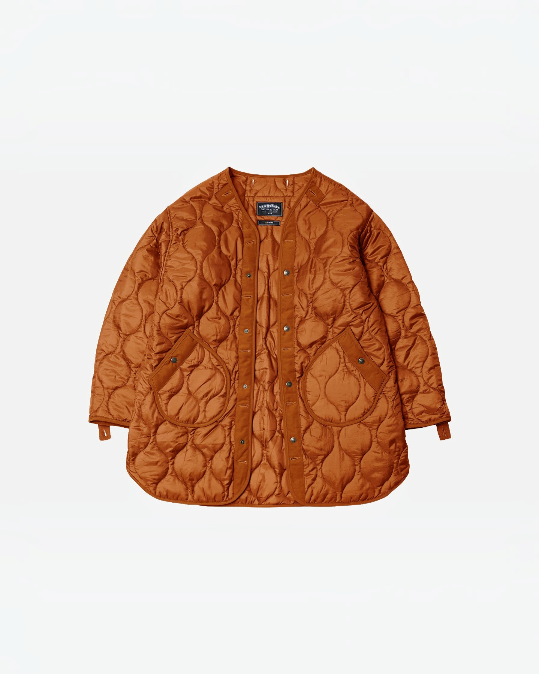 Doublure amovible matelassée marron Frizmworks pour parka M1965 avec fermeture à boutons-pression chez Merci Paris